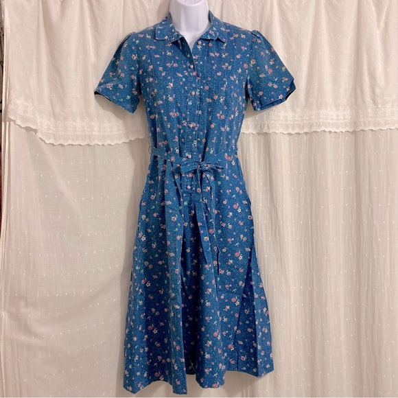 Dresses & Skirts - Vintage Floral Dress